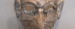 De la dissymétrie des formes monstrueuses