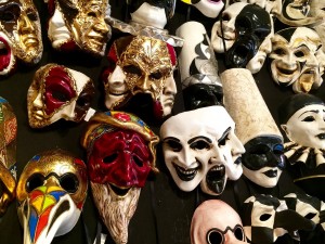 masks-2415706_1280